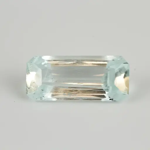 [AQ20242] Light blue 3.4 ct. aquamarine in emerald cut